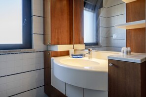 Regadera, secadora de cabello, bidet