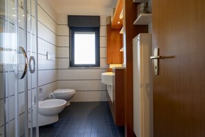 Doccia, asciugacapelli, bidet