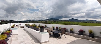 Luxury Penthouse situated on a distinguishable area in Altozano.
