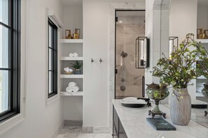 Shower, hair dryer, towels - Reunion Castle | 15BR Luxe Castle w/ Private Pool, Gym, Arcade, and Theater Near Orlando Theme Parks (Kissimmee)