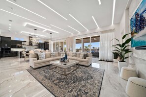 Télévision, jeux vidéo, baby-foot, table de tennis de table