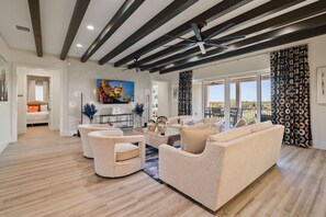 Télévision, jeux vidéo, baby-foot, table de tennis de table