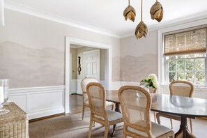 Dining - Rugby Retreat | 3 bd, 2.5 ba | Heart of UVA Grounds (Charlottesville)