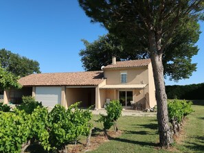 Exterior - Beautiful private villa for 4 guests with TV, patio and pets allowed (Réauville)