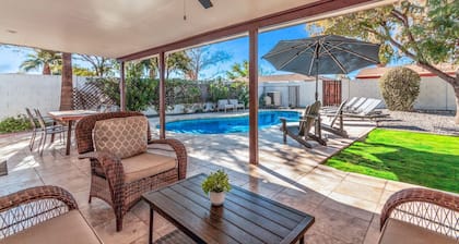 Spacious & Comfortable w/Prime Location Sleeps 12
