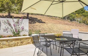 Outdoor dining - 2 bedroom beautiful apartment in Ogliastro Marina (Ogliastro Marina)
