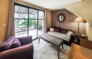 Living area - 1 bedroom awesome home in Saint-Laurent-de-la-Ca (Saint-Laurent-de-la-Ca)