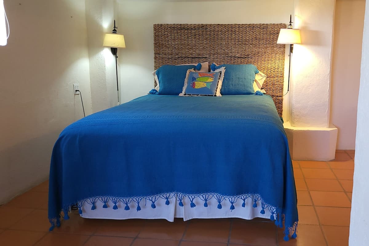 Klassieke kamer, meerdere bedden, patio, gedeeltelijk uitzicht op oceaan | Pillowtop-bedden, individueel gedecoreerd, individueel gemeubileerd