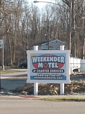 Property grounds - The Weekender Unit #7 (Geneva-on-the-Lake)