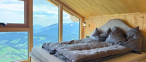 واي فاي مجانًا وملاءات أسرّة