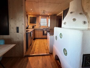 Fridge, oven, coffee/tea maker, electric kettle