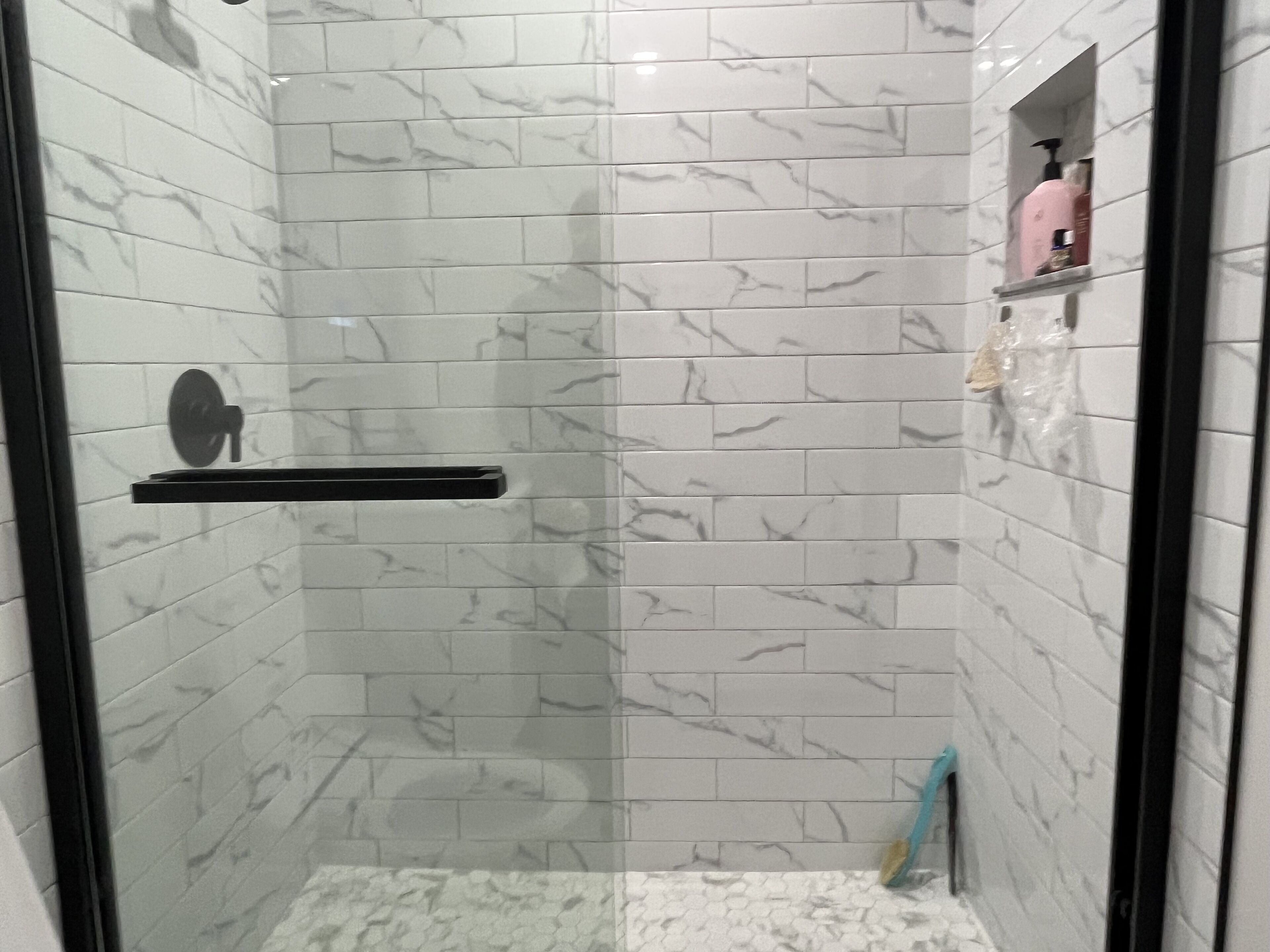 Bañera de hidromasaje, artículos de tocador ecológicos, secador de pelo