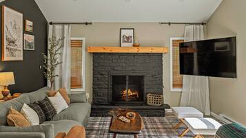 Smart TV, fireplace, video games, table tennis