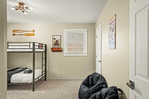 3 Schlafzimmer, Schreibtisch, Reisekinderbett, kostenloses WLAN