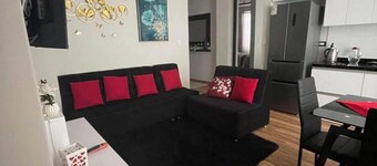 Departamento de Tres Habitaciones con Cochera