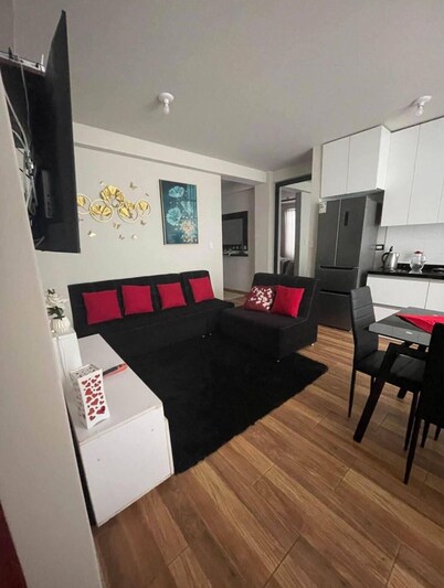 Departamento de Tres Habitaciones con Cochera