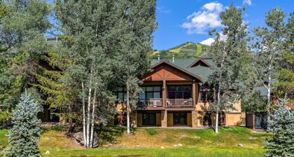 Pool & Hot Tub - Ski Shuttle - Garage