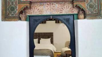 5 bedrooms, WiFi, bed sheets