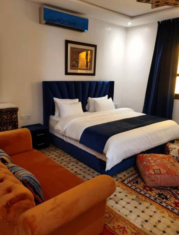 5 bedrooms, WiFi, bed sheets