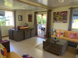 Bungalow | Living area | Flat-screen TV