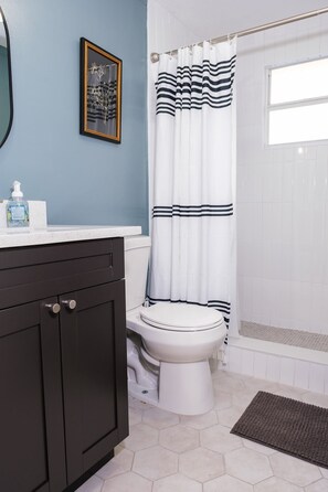 Hårføner, håndklær, såpe og sjampo