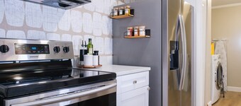 Cozy house  less than 10 away from Busch Gardens, Tampa Zoo and Adventure Island