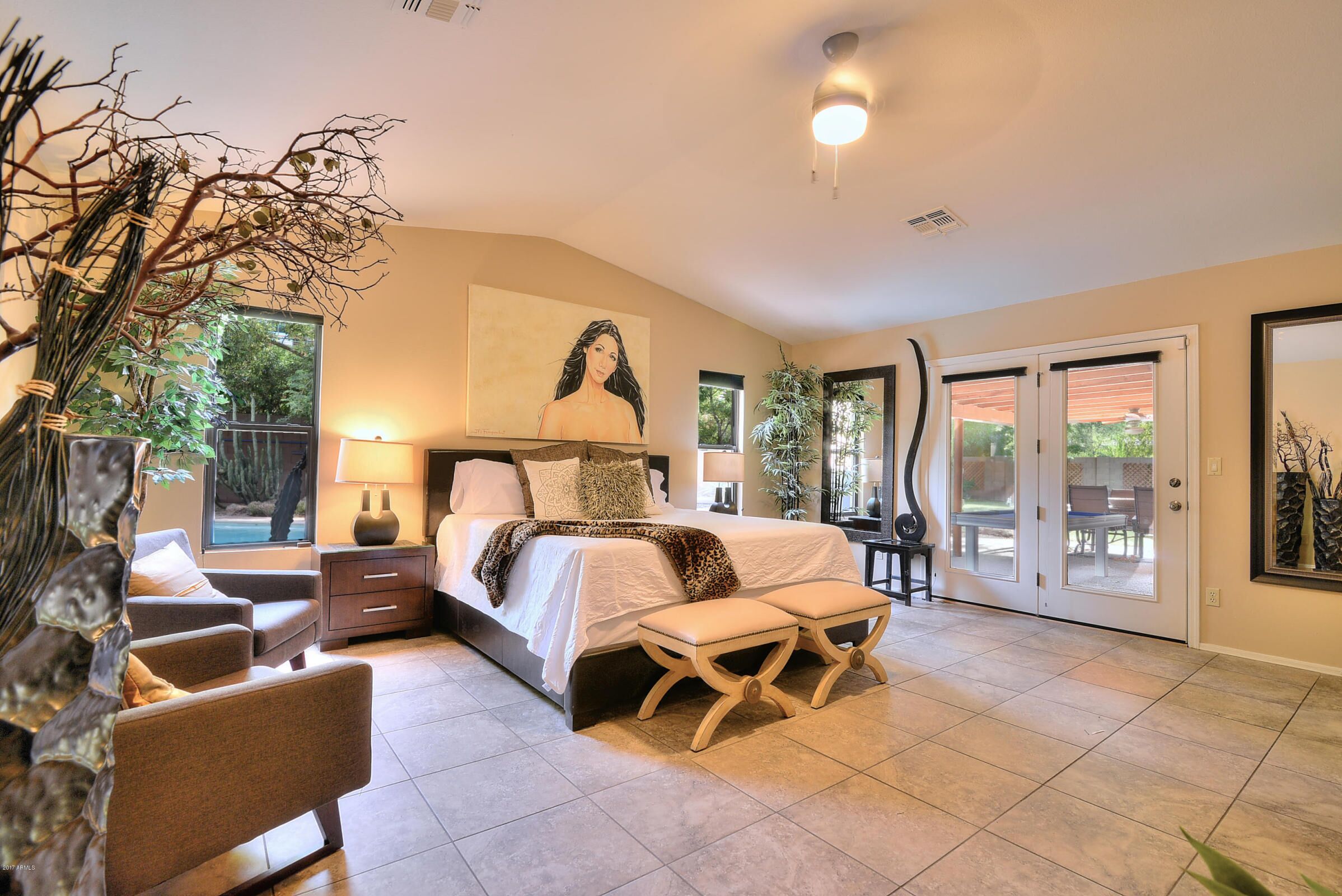 4 bedrooms, desk, iron/ironing board, travel cot