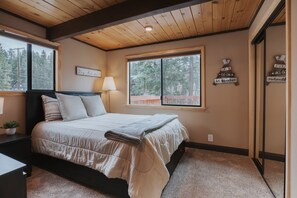 3 chambres, fer et planche à repasser, Wi-Fi, draps fournis