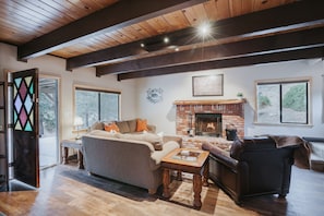 Interior - Newly Renovated Cabin with Private Deck and Hot Tub, 1 Mile from Bear Mountain (Big Bear)
