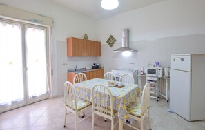 Fridge, stovetop, coffee/tea maker - 2 bedroom nice apartment in Pozzallo (Pozzallo)