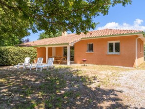 Exterior - Lovely apartment in villa for 6 people with WIFI, TV, terrace and pets allowed (Saint-julien-en-born)