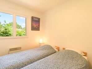 3 bedrooms, iron/ironing board, travel crib, free WiFi - Lovely apartment in villa for 6 guests with WIFI, TV, terrace and pets allowed (Saint-julien-en-born)