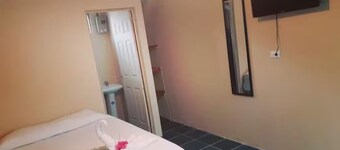 ¡Acogedora habitación privada en el corazón de Quepos!