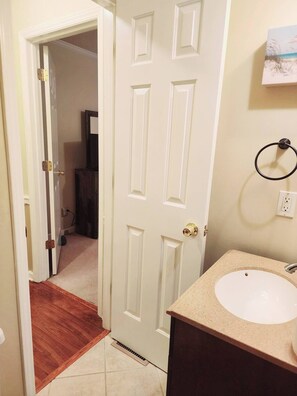 Hair dryer, towels - This house is a 3 bedroom(s), 2.5 bathrooms, located in High Point, NC. (High Point)