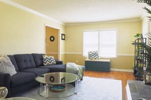 Smart TV, offices, printers - This house is a 3 bedroom(s), 2.5 bathrooms, located in High Point, NC. (High Point)