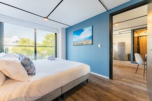 2 habitaciones, tabla de planchar con plancha, wifi y ropa de cama 