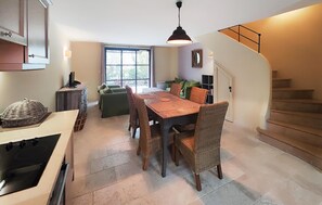 Interior - 2 bedroom lovely home in Saint-Laurent-de-la-Ca (Saint-Laurent-de-la-Ca)