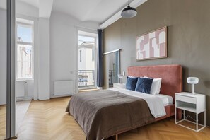 4 bedrooms, iron/ironing board, WiFi, bed sheets - Fabulous Neubau 4BR w/ Terrace, Furnished, by Blueground (Vienna)