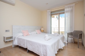 3 bedrooms, iron/ironing board, free WiFi, bed sheets - JOAN - Lovely semi-detached house near the sea - Free Wi-Fi (Muro)