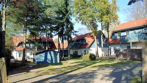 A residential street with houses, a clear sky, and trees. - Apartment Kluge by Interhome (Zinnowitz)