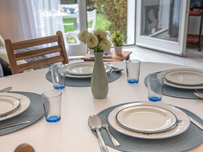 Dining - Nice apartment for 2 guests with WIFI, TV and terrace (La Trinité-sur-mer)