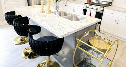 FREE NIGHT! Sleeps 16, Private Pool, Hot Tub