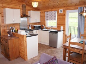 Interior - Beautiful private villa for 4 people with WIFI, TV, balcony and pets allowed (Ballingry)
