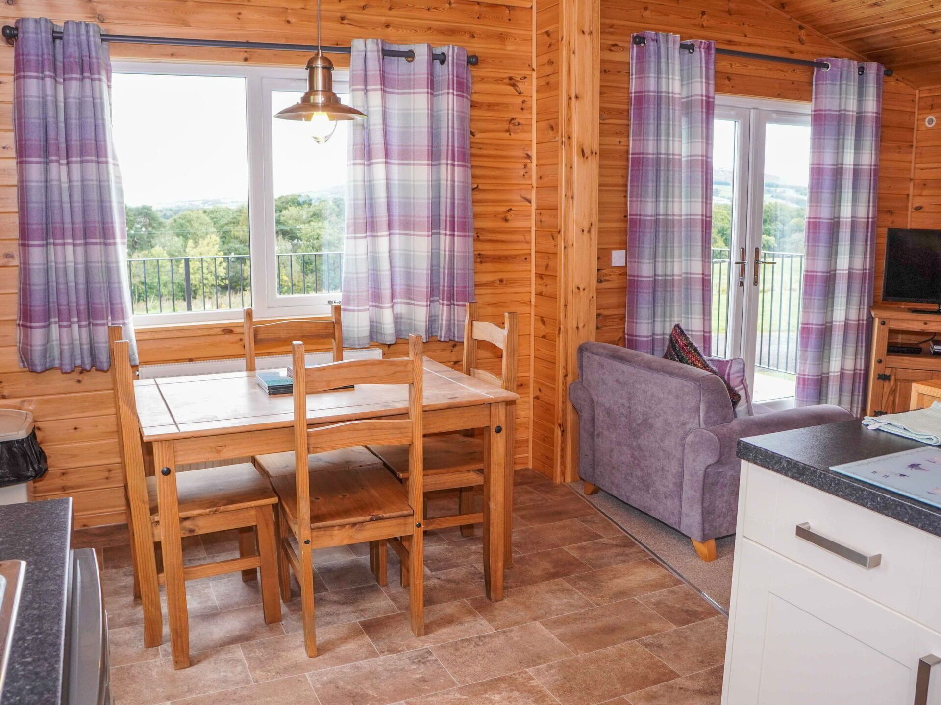 Stunning Private Villa For 4 People With Wifi, Tv, Balcony And Pets Allowed - Kinross