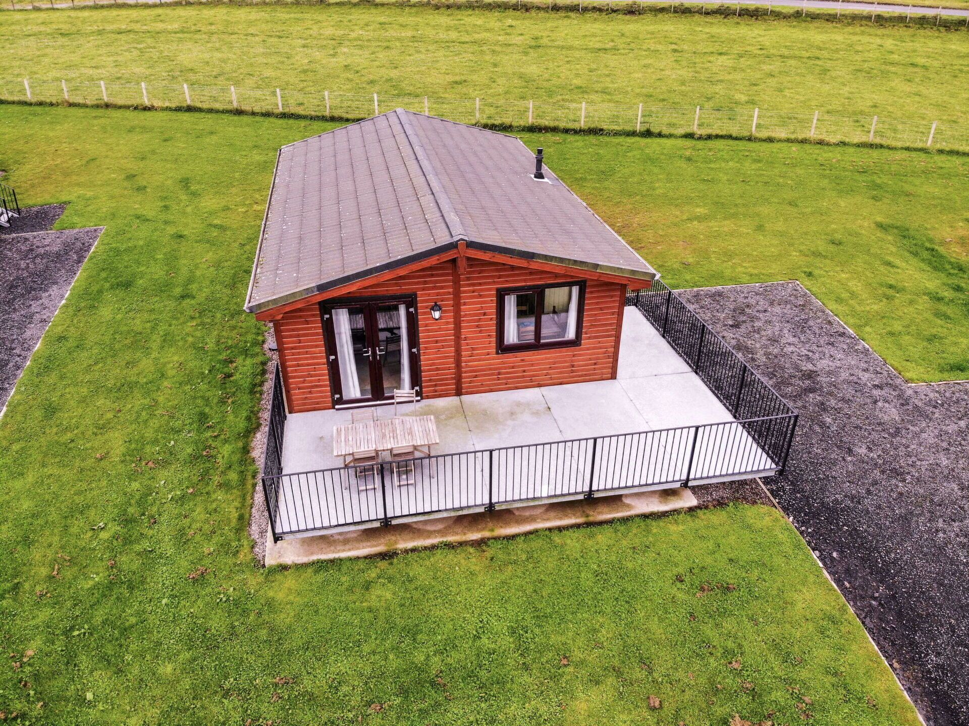 Fenêtre, Bâtiment, Maison, Paysage Naturel, Pente, Lot Terre, Herbe, Bois, Chalet, Prairie