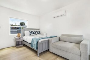 Iron/ironing board, travel cot, free WiFi, bed sheets