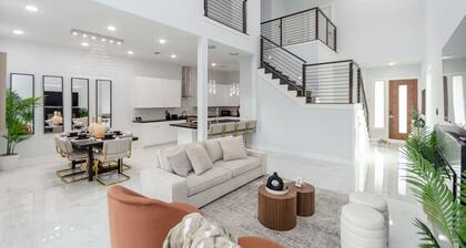 Stunning home away from home! Only 15 minutes from Downtown Houston