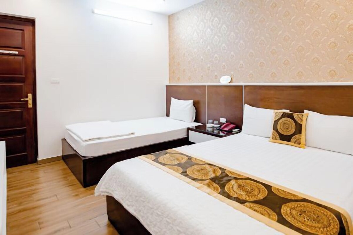Bộ đồ giường cao cấp, nệm cao su hoạt tính (memory foam), minibar 