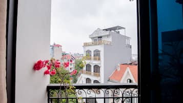 Habitación doble superior, 1 cama King size, balcón, vista a la ciudad | Balcón