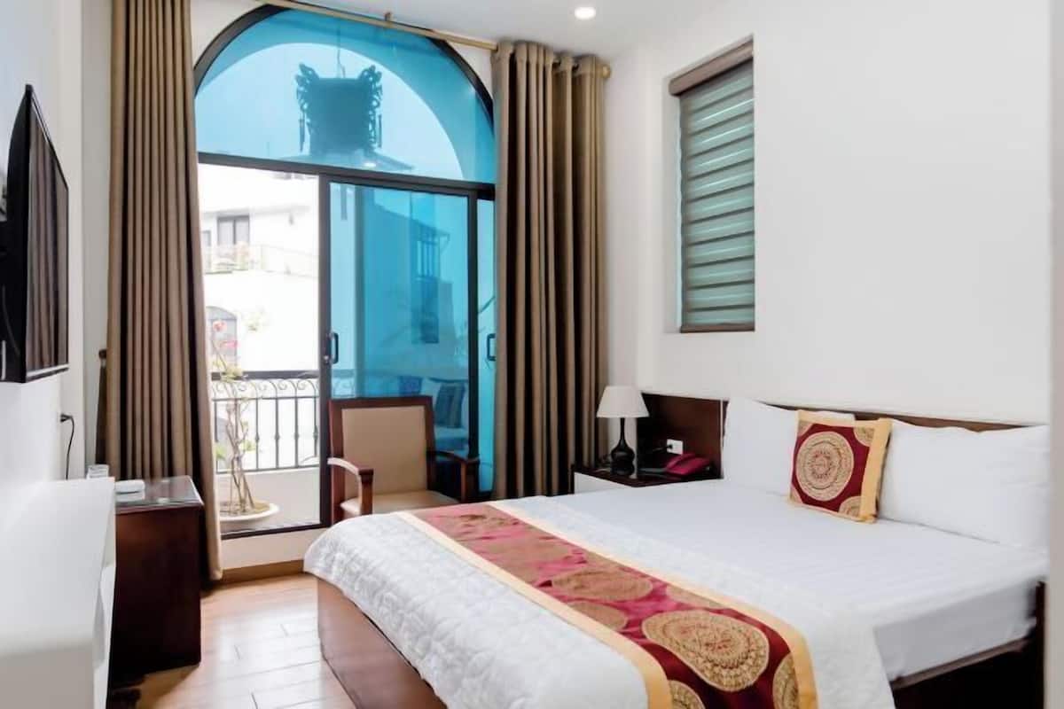 Premium bedding, memory-foam beds, minibar, desk
